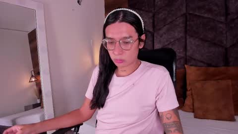 Snapshot of lauraagomezz__ chatting on February 9, 12:19 pm lauraagomezz__ online show from February 9, 12:19 pm