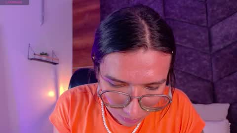 Snapshot of lauraagomezz__ chatting on September 25, 9:00 pm lauraagomezz__ online show from September 25, 9:00 pm