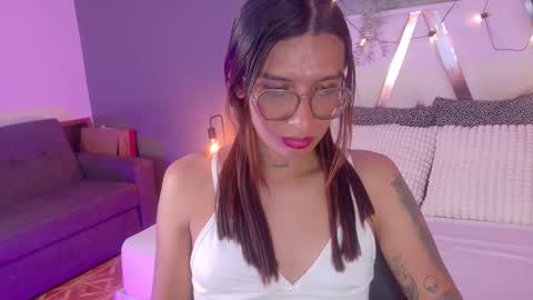 Snapshot of lauraagomezz__ chatting on October 4, 8:42 pm lauraagomezz__ online show from October 4, 8:42 pm