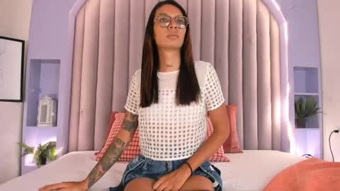 Snapshot of lauraagomezz__ chatting on October 6, 7:36 pm lauraagomezz__ online show from October 6, 7:36 pm