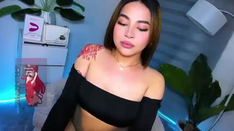 Snapshot of laurasinclair chatting on February 24, 10:04 am Your sweet Laura online show from February 24, 10:04 am