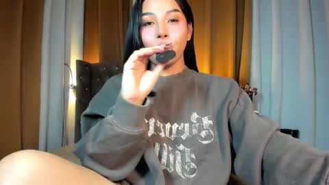 Your sweet Laura online show from November 9, 6:30 pm