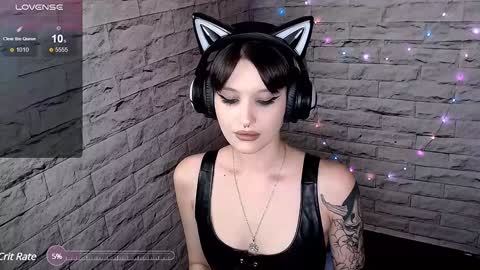 Snapshot of lauren_raquel chatting on December 5, 5:01 pm Eva online show from December 5, 5:01 pm