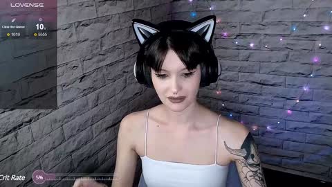 Snapshot of lauren_raquel chatting on December 19, 7:18 pm Eva online show from December 19, 7:18 pm