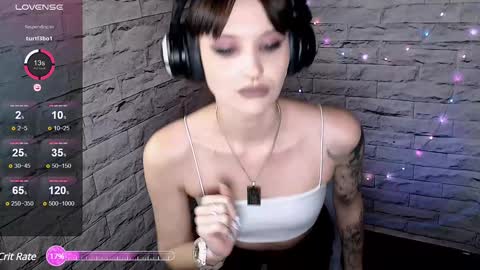 Snapshot of lauren_raquel chatting on January 3, 4:37 pm Eva online show from January 3, 4:37 pm