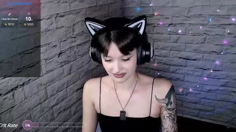 Snapshot of lauren_raquel chatting on February 6, 6:24 pm Eva online show from February 6, 6:24 pm