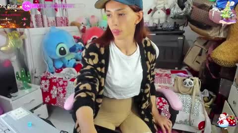 Snapshot of laurencesophiets chatting on December 16, 9:09 pm SF online show from December 16, 9:09 pm