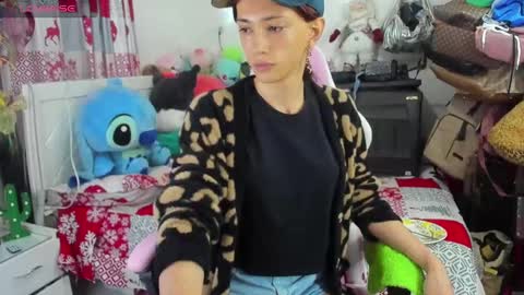 Snapshot of laurencesophiets chatting on December 17, 4:32 pm SF online show from December 17, 4:32 pm