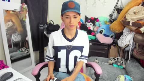 Snapshot of laurencesophiets chatting on January 8, 3:28 pm SF online show from January 8, 3:28 pm