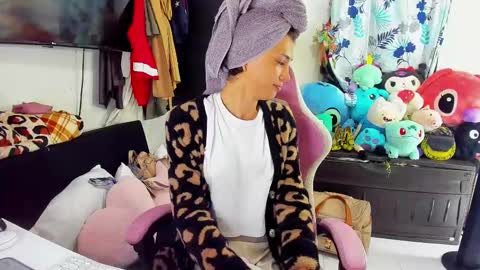 Snapshot of laurencesophiets chatting on February 11, 7:48 pm SF online show from February 11, 7:48 pm