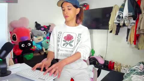 Snapshot of laurencesophiets chatting on September 30, 4:51 pm SF online show from September 30, 4:51 pm