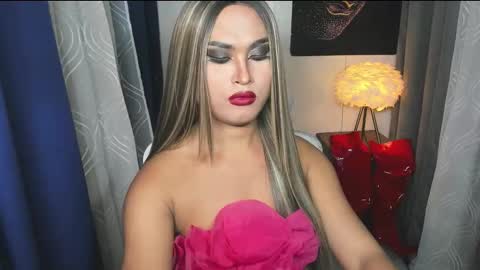 Snapshot of lavictoria_ladyboy chatting on September 24, 10:27 pm Victoria online show from September 24, 10:27 pm