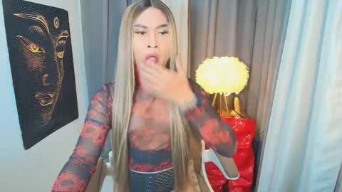 Snapshot of lavictoria_ladyboy chatting on September 27, 5:00 pm Victoria online show from September 27, 5:00 pm