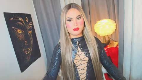 Snapshot of lavictoria_ladyboy chatting on October 5, 10:16 am Victoria online show from October 5, 10:16 am