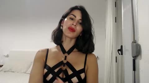 Layla online show from October 20, 8:45 pm