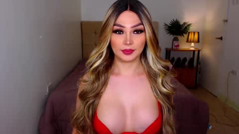 Snapshot of legendaryxqueen chatting on March 10, 11:06 pm UR ULTIMATE QUEEN SUSSIE BROWN online show from March 10, 11:06 pm