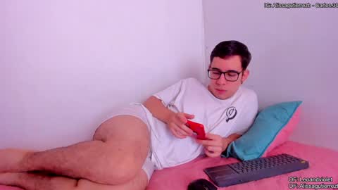 Snapshot of leoandviolet chatting on January 14, 2:32 pm Carlos Alissa. Help us to reach 100 likes online show from January 14, 2:32 pm