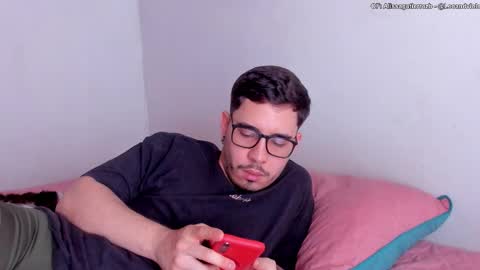 Snapshot of leoandviolet chatting on October 5, 5:45 pm Carlos Alissa. Help us to reach 100 likes online show from October 5, 5:45 pm