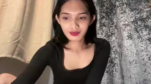 Snapshot of lesi_trisha chatting on February 12, 2:11 pm Trisha18 online show from February 12, 2:11 pm