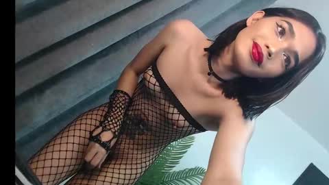 Snapshot of lesi_trisha chatting on February 13, 4:18 am Trisha18 online show from February 13, 4:18 am
