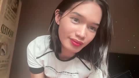Snapshot of lesi_trisha chatting on February 14, 1:13 am Trisha18 online show from February 14, 1:13 am