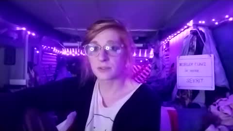 Snapshot of lesleygumgrass chatting on February 11, 3:40 am LesleyGumGrass- The Boring Trans girl online show from February 11, 3:40 am