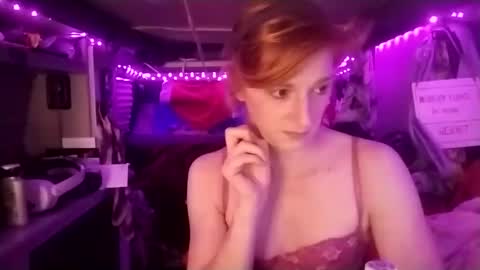 Snapshot of lesleygumgrass chatting on February 12, 4:01 am LesleyGumGrass- The Boring Trans girl online show from February 12, 4:01 am