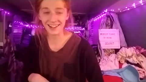 Snapshot of lesleygumgrass chatting on February 12, 5:37 pm LesleyGumGrass- The Boring Trans girl online show from February 12, 5:37 pm