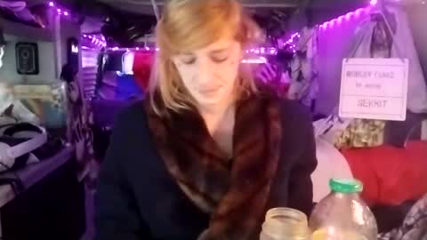 Snapshot of lesleygumgrass chatting on February 16, 5:59 pm LesleyGumGrass- The Boring Trans girl online show from February 16, 5:59 pm