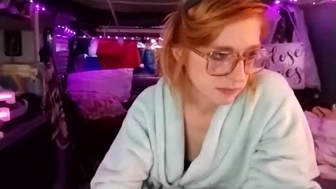 Snapshot of lesleygumgrass chatting on February 23, 1:42 pm LesleyGumGrass- The Boring Trans girl online show from February 23, 1:42 pm