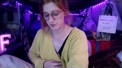 Snapshot of lesleygumgrass chatting on February 24, 1:57 am LesleyGumGrass- The Boring Trans girl online show from February 24, 1:57 am