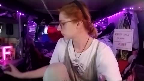 Snapshot of lesleygumgrass chatting on February 26, 6:00 pm LesleyGumGrass- The Boring Trans girl online show from February 26, 6:00 pm