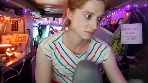 Snapshot of lesleygumgrass chatting on September 8, 5:44 pm LesleyGumGrass- The Boring Trans girl online show from September 8, 5:44 pm