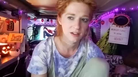 Snapshot of lesleygumgrass chatting on September 10, 6:18 pm LesleyGumGrass- The Boring Trans girl online show from September 10, 6:18 pm