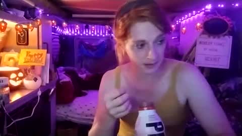 Snapshot of lesleygumgrass chatting on September 12, 12:08 am LesleyGumGrass- The Boring Trans girl online show from September 12, 12:08 am