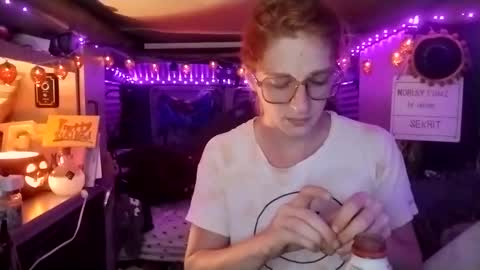 Snapshot of lesleygumgrass chatting on September 14, 2:50 am LesleyGumGrass- The Boring Trans girl online show from September 14, 2:50 am