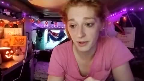 Snapshot of lesleygumgrass chatting on September 18, 7:52 pm LesleyGumGrass- The Boring Trans girl online show from September 18, 7:52 pm
