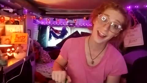 Snapshot of lesleygumgrass chatting on September 19, 8:03 pm LesleyGumGrass- The Boring Trans girl online show from September 19, 8:03 pm