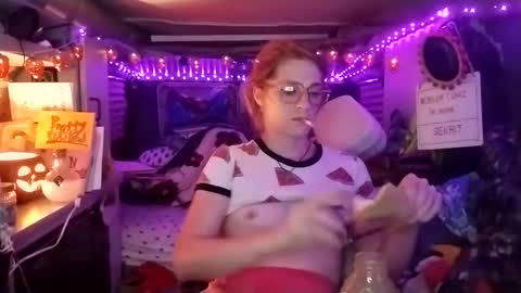 Snapshot of lesleygumgrass chatting on September 21, 3:34 am LesleyGumGrass- The Boring Trans girl online show from September 21, 3:34 am