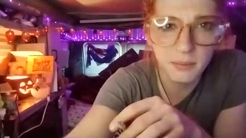 Snapshot of lesleygumgrass chatting on September 22, 12:21 pm LesleyGumGrass- The Boring Trans girl online show from September 22, 12:21 pm