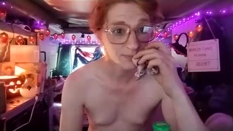 Snapshot of lesleygumgrass chatting on September 28, 3:11 pm LesleyGumGrass- The Boring Trans girl online show from September 28, 3:11 pm