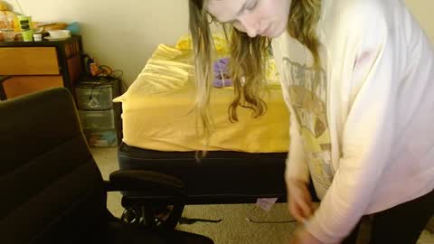 Snapshot of lil_gem chatting on December 24, 10:39 pm lil gemmie online show from December 24, 10:39 pm