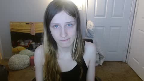 Snapshot of lil_gem chatting on January 8, 6:52 pm lil gemmie online show from January 8, 6:52 pm