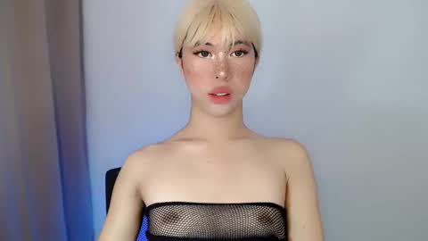 Snapshot of lil_grace1 chatting on February 2, 2:34 pm grace online show from February 2, 2:34 pm