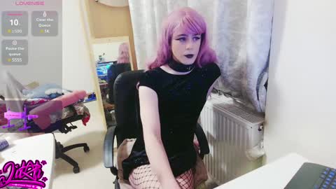 Snapshot of lilah_ts chatting on December 16, 5:43 pm lilah_ts online show from December 16, 5:43 pm