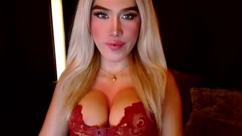 Snapshot of lilymonstercock chatting on February 21, 1:11 am IM YOUR TRUE GODESS Lilymonstercock online show from February 21, 1:11 am