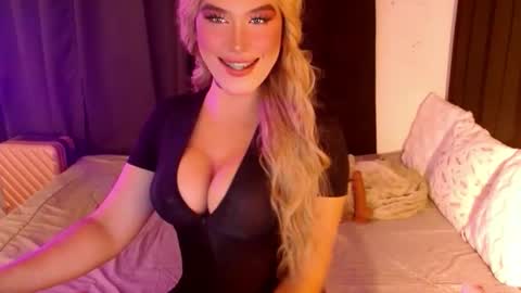 Snapshot of lilymonstercock chatting on September 22, 2:17 am IM YOUR TRUE GODESS Lilymonstercock online show from September 22, 2:17 am