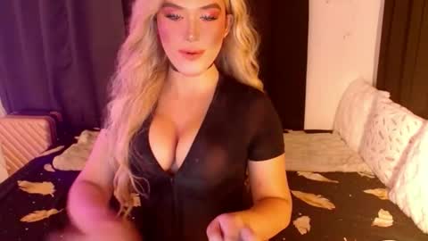 Snapshot of lilymonstercock chatting on September 25, 3:24 am IM YOUR TRUE GODESS Lilymonstercock online show from September 25, 3:24 am