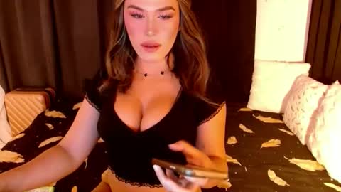 Snapshot of lilymonstercock chatting on October 3, 12:54 am IM YOUR TRUE GODESS Lilymonstercock online show from October 3, 12:54 am