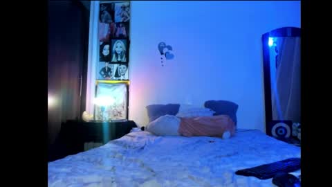 Snapshot of lindsaystonne chatting on January 15, 4:04 am Cami online show from January 15, 4:04 am